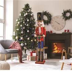 Nutcracker Giga Traditional